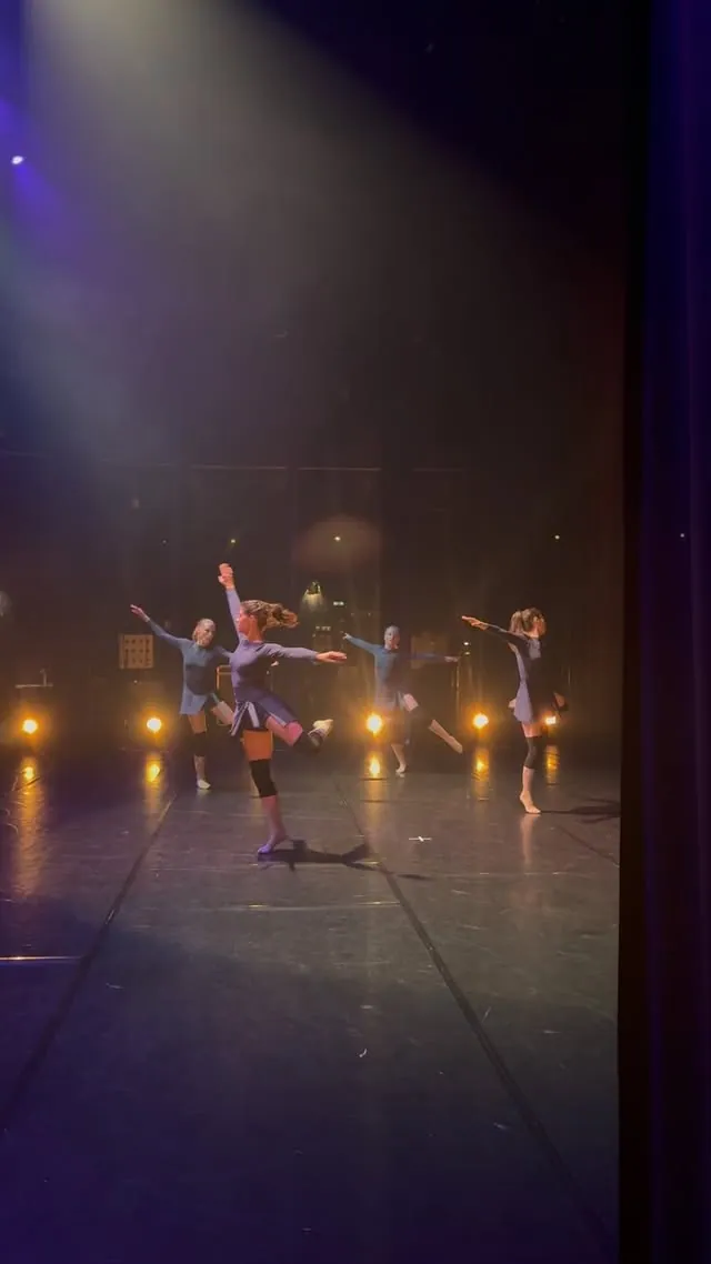Vidéo — moment de la compagnie en coulisses