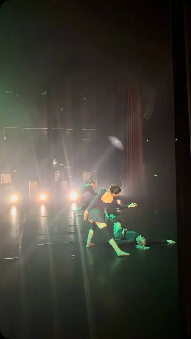 Vidéo — les danseurs en répétition