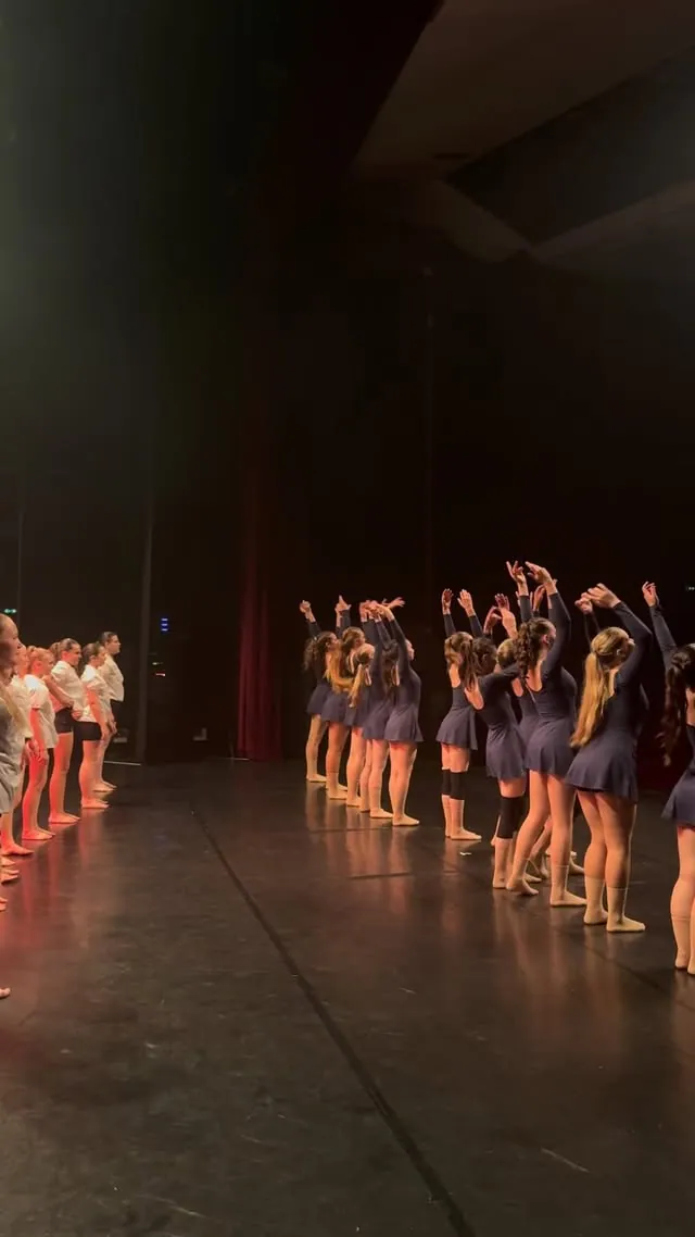 Vidéo — les danseurs sur le plateau