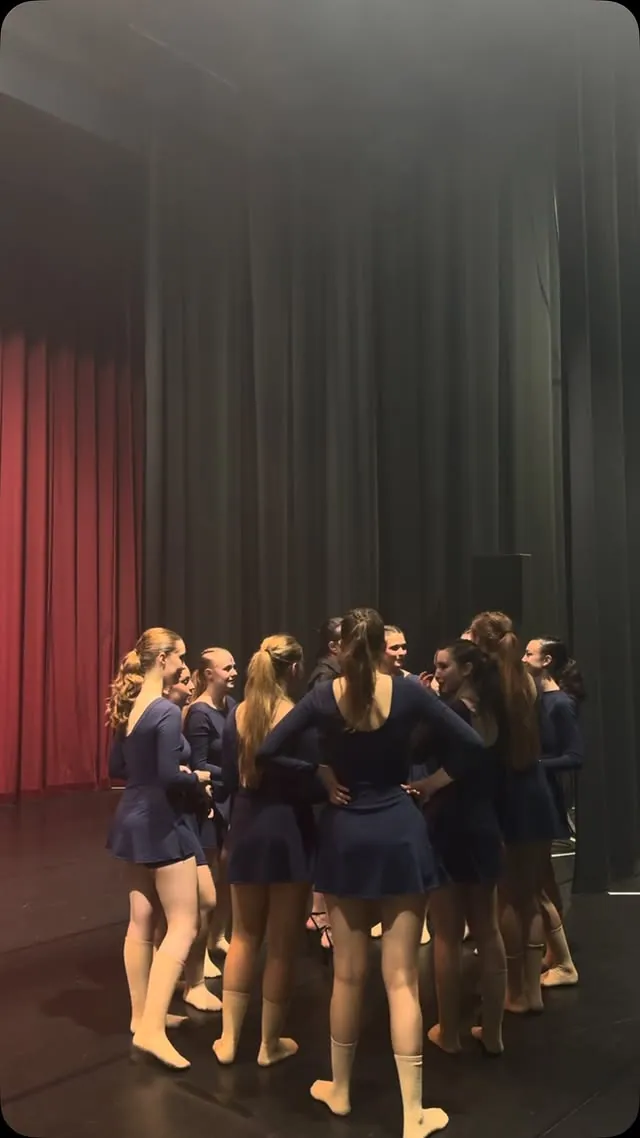 Vidéo — les danseurs en scène lors du gala